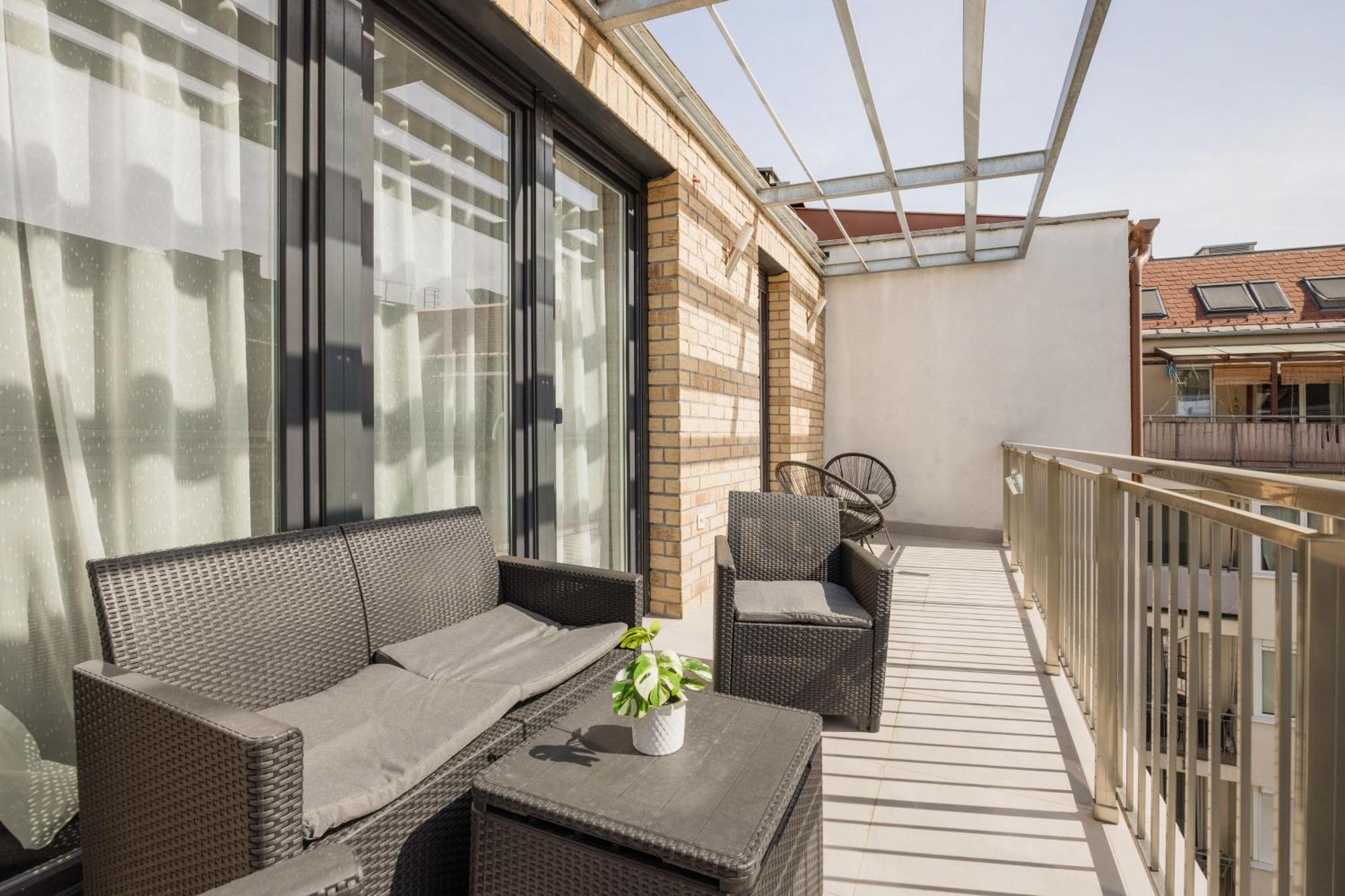 Bright Floor With Parking Apartamento